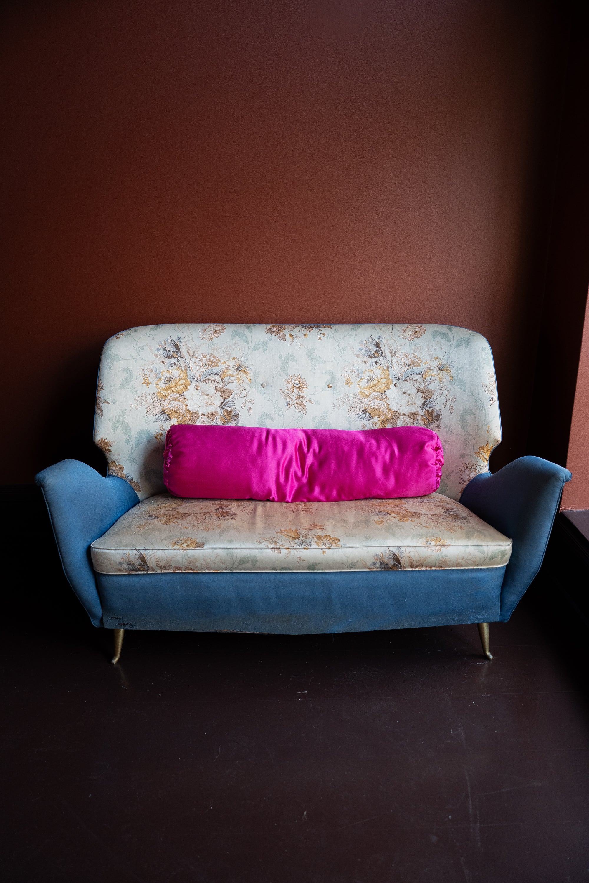 1950s Italian mid-century modern sofa manufactured by ISA Bergamo in the style of Gio Ponti with original floral tapestry and blue upholstery on brass legs.